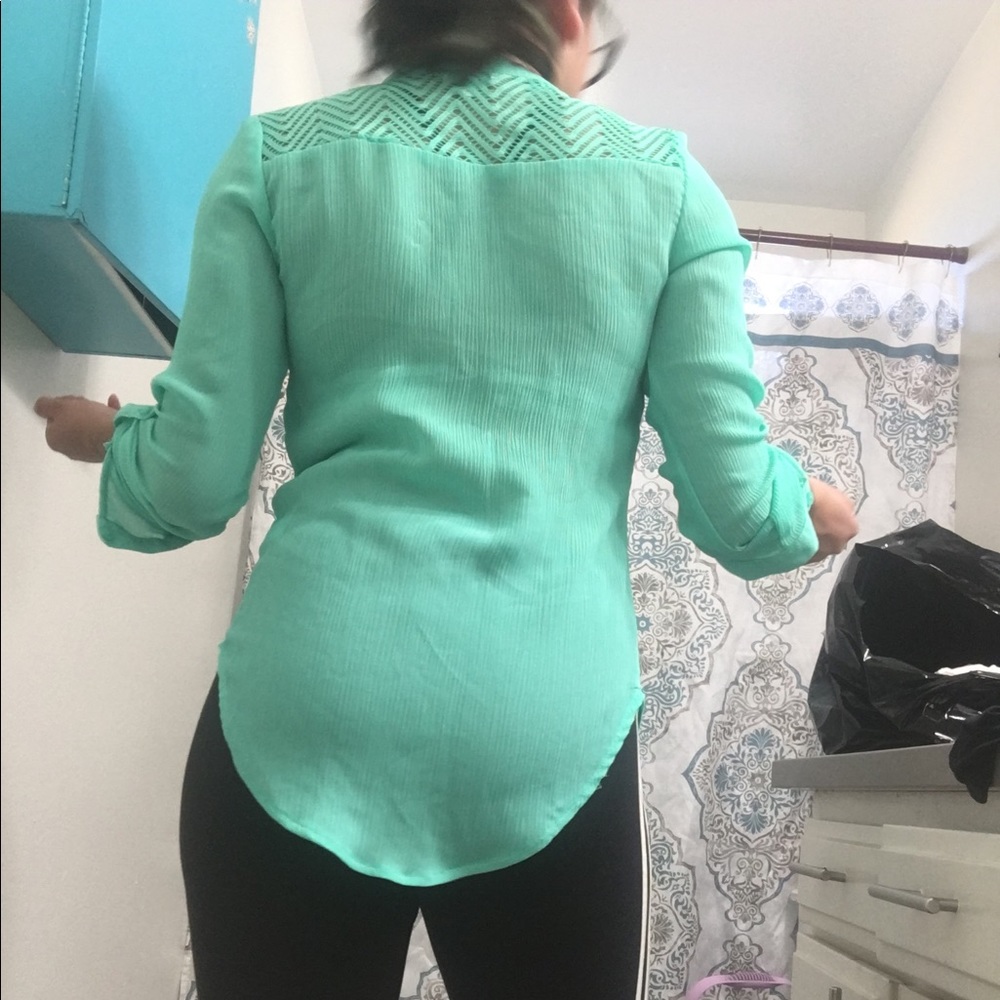 Tops - Picture 4 of 6